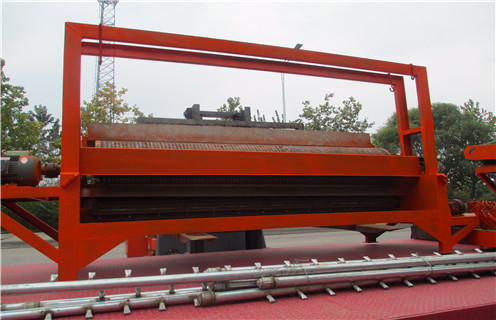 濕式磁選機，石英砂如何使用濕式磁選機除鐵?_釩鈦鐵礦濕式磁選機廠家分享減輕破碎機磨損的方法型號參數及磁場強度